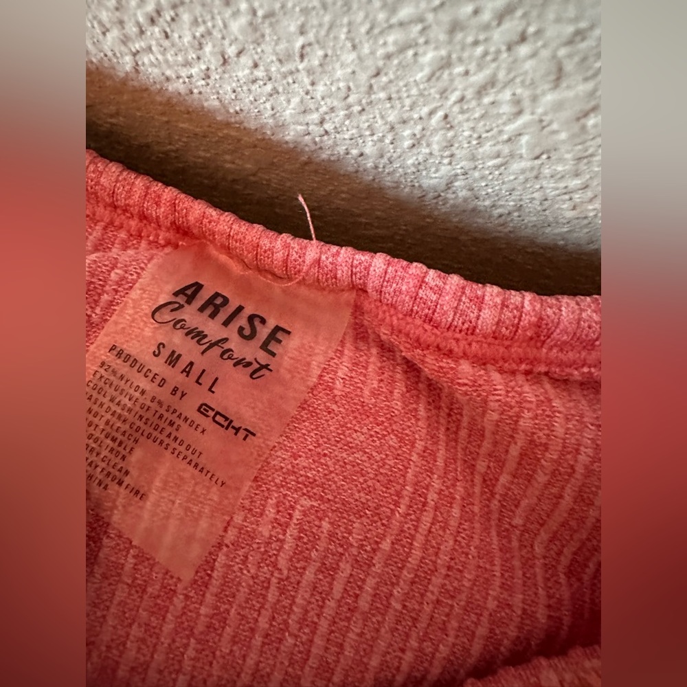 ECHT Coral Pink Long Sleeve Athletic Top Arise Comfort Line Size Small - Picture 3 of 3
